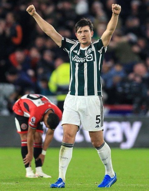 UtdFaithfuls's tweet photo. • Benched.
• Not rated by the manager.
• Watched Shaw start ahead of him at CB.
• Stripped of captaincy.
• Never went against the manager.
• Said he'd fight for his place.

Say what you want about him, but Harry Maguire has showed professionalism under Erik ten Hag. https://t.co/xKN2WbbdO1