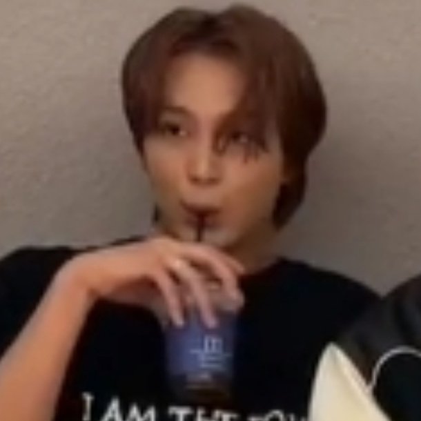 lhcmild's tweet photo. 😗🥤🤏

           Shinchan                                   Haechan https://t.co/m42Oj8rLJ0