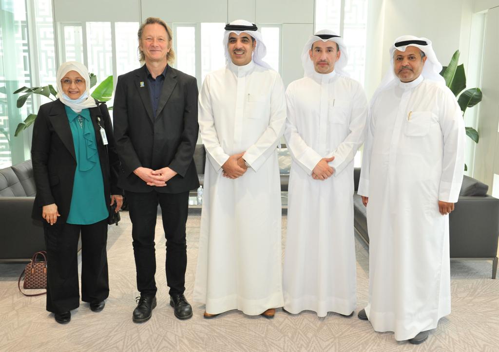 مدير جامعة الكويت بالإنابة استقبل المستشار البروفيسور غريغ كيسلر لتقييم برنامج الماجستير في تكنولوجيا التعليم.
kuweb.ku.edu.kw/ku/ar/Announce…

#جامعة_الكويت 
#مدينة_صباح_السالم_الجامعية