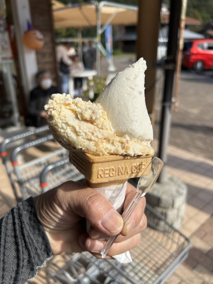 DAEG1972's tweet photo. キャラメルアップルとマスカットのダブル
両方とも美味しい
＃道の駅布野 https://t.co/Z1L7vGW2Gx
