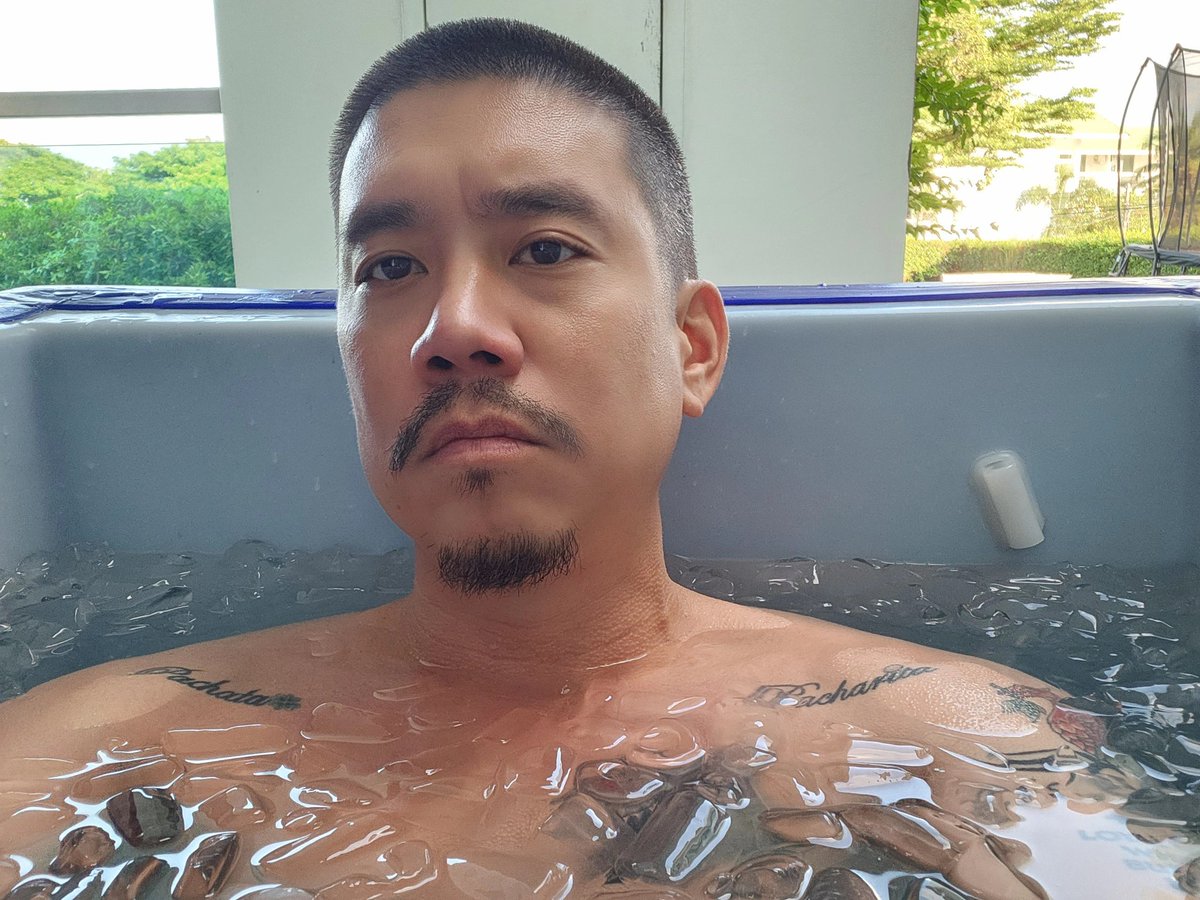 MJBank's tweet photo. #StressSuppression 
#IceBath #IcePlunge 
Two degree Celsius for Twelve minutes. 
#DailyDip 
#WimHof
#WimHofMethod https://t.co/aX4a0eG0hi