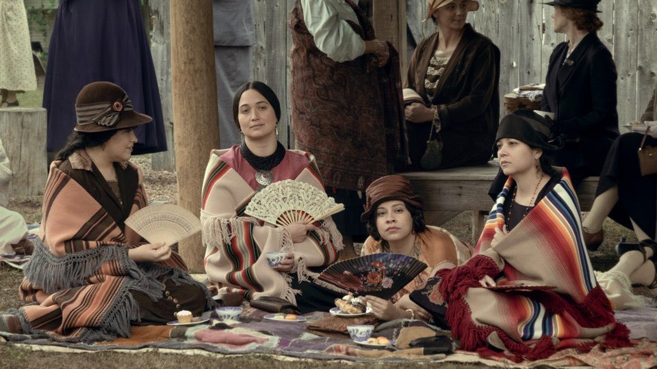 Macaronzz's tweet photo. #KillersOfTheFlowerMoon yerli Amerikan kabilelerinin onceden pek asina olmadigimiz farkli bir hikayesini anlatan basarili bir film uyarlamasi olmus. Kabile halki birer birer seytani kotuluge kurban giderken biz de kendini kamufle etmis bu kotulugun ozuyle yuzlesiyoruz. https://t.co/y7tjy6AH6J
