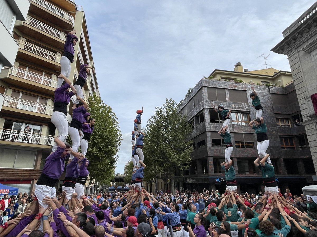 CCEsperxats's tweet photo. Ha arribat el millor dia de l’any! Ja som a plaça per la Diada de Festa Major de Banyoles amb @Marrecs i @CCFigueres 

Comencem amb 2pd4 https://t.co/ZI4y90M6Ar