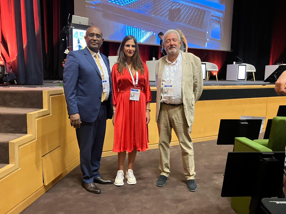 Un honor y un placer compartir mesa con el Dr. Solomon Tesfaye. Mesa sobre Neuropatia Diabética. Neuropatía Diabética Periférica Dolorosa en SEMERGEN 2023.
El Dr. Tesfaye es un referente internacional en Neuropatía Diabetica.