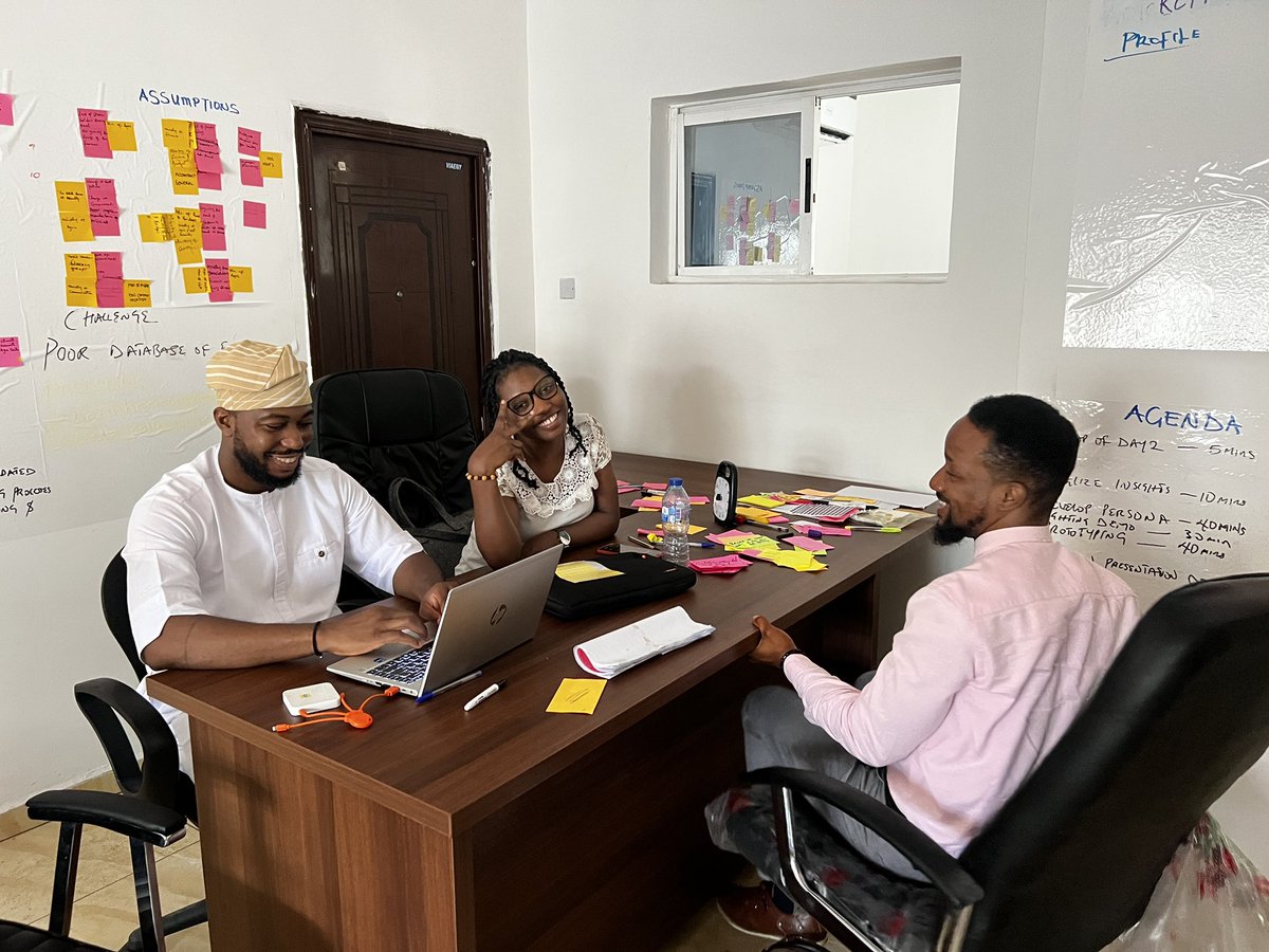 OnyekaOnline's tweet photo. @EdoStateGovt @PublicDigitalHQ @BlessingAjimoti Then the day was a mix of supporting with the #DigiLink #DesignSprint (as civil servants learned to carry out user research at pace) & collaborating with Senior Leaders in @EdoStateGovt to identify priorities, pain points & opportunities to collaborate for the new Agency. https://t.co/y7Yq5M8oT2