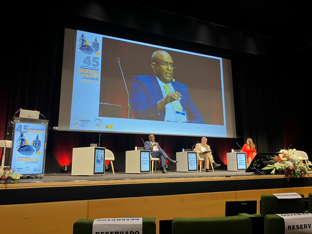 Imagenes de la mesa compartida con la Dra. María Ajenjo Gonzalez y el Profesor Solomon Tesfaye en Semergen 2023. Excelentes intervenciones de todos los ponentes.