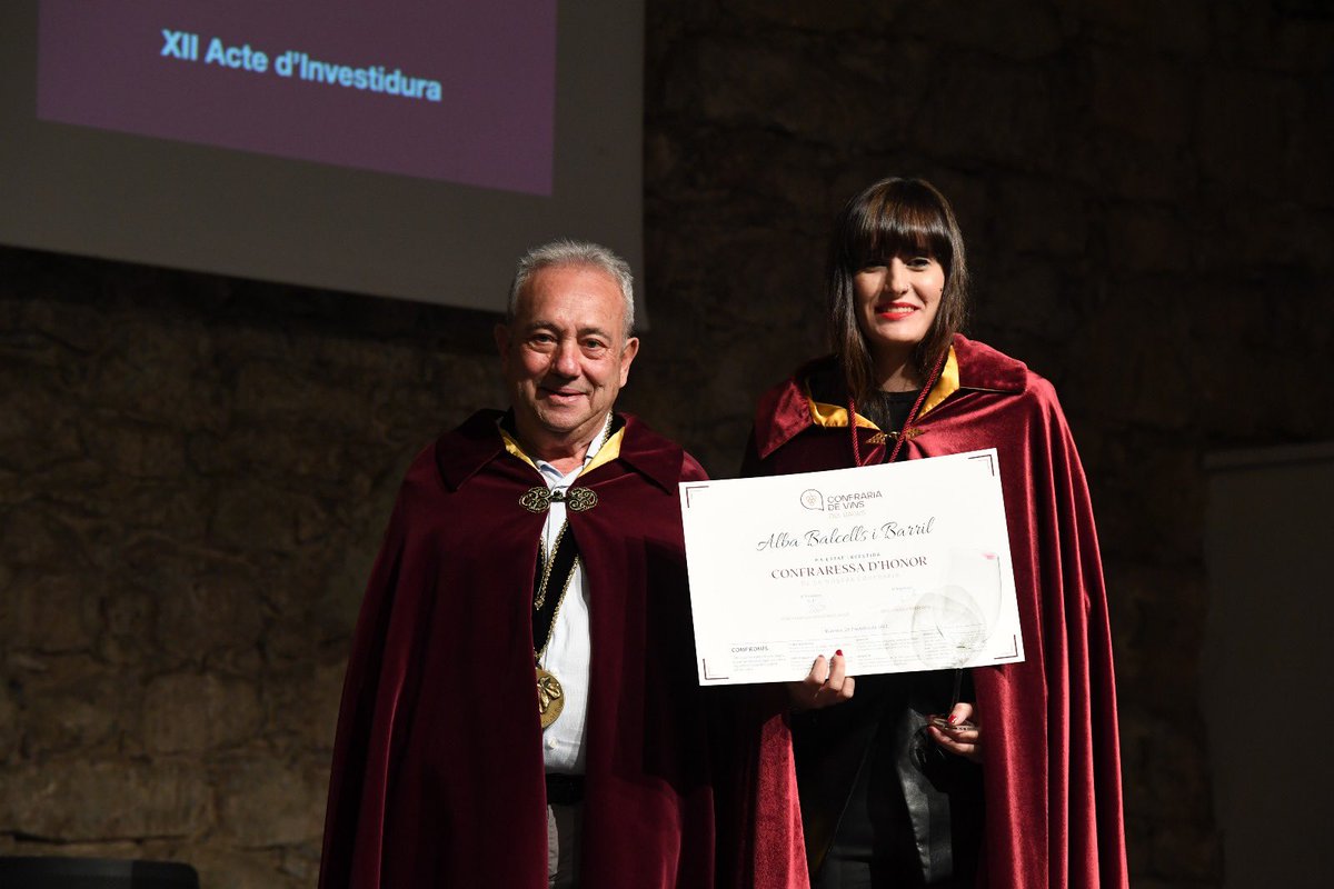 🍇 Des de l’#incavi volem felicitar la @confrariabages pels seus 25 anys! L'entitat, motor de cultura del vi a la comarca, ho ha festejat amb un sopar al Museu de l’Aigua i el Tèxtil de Manresa, en el que la directora general, <a href="/AlbaBalcells/">Alba Balcells</a> ha estat nomenada Confraressa d'Honor.