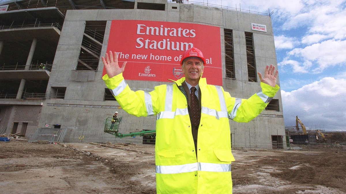 Arsenal's tweet photo. Arsène, from the archives 📸 https://t.co/POrpBxeLN3