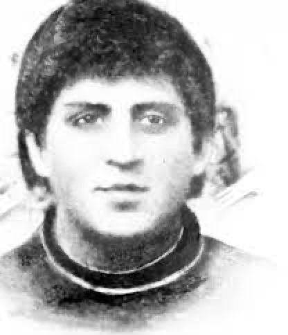 Operaio tessile Enza alcuna militanza politica, #LuisAntonioAbarcaSánchez venne arrestato, detenuto ed infine fucilato il #27ottobre 1973 a #SantiagoDelCile da un reparto di #Carabineros cileni.Aveva 22 anni.