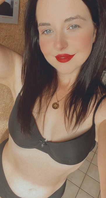 Jetzt live ❣️ https://t.co/YpifKcVAFL https://t.co/be5b8NmwAZ<a href="/tag/bikinigirl"class="tags"><span>#bikinigirl</span></a><a href="/tag/spain"class="tags"><span>#spain</span></a><a href="/tag/holiday"class="tags"><span>#holiday</span></a><a href="/tag/emmasecret"class="tags"><span>#emmasecret</span></a>