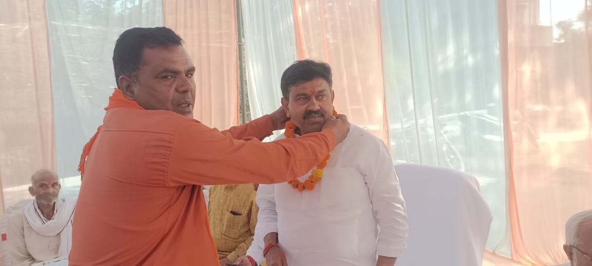 DeepakT72500280's tweet photo. मा•केंद्रीय गृह राज्य मंत्री 
श्री अजय मिश्र जी ने वि•सभा निघासन लोकसभा खीरी की ग्राम पंचायत गौरिया मे सांसद निधि   से बनी सड़क का लोकार्पण कर जनसभा को संबोधित किया इस अवसर पर भारी संख्या मे क्षेत्रवासी उपस्थित रहे ।
#NarendraModi #PMOIndia #JPNadda #AmitShah #ajaimishrateni https://t.co/uCQoKEtjS5