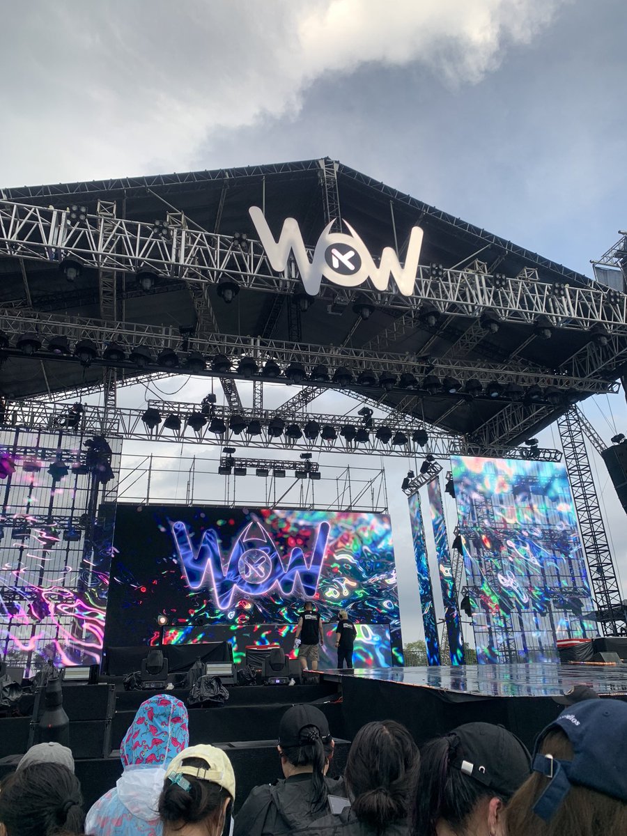 TicketShowVN's tweet photo. It’s rain like cat and dog 💚💚💚💚💚💚💚

#WOWFestival #WOWKMusicFestival #WKMF #KEDM #iKON #KANGDANIEL #LIMELIGHT #SHAUN #GOT7 #YUGYEOM #YOUNGJAE https://t.co/VklXt8c8za