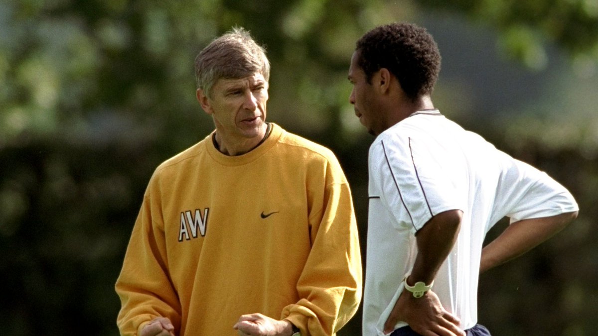 Arsenal's tweet photo. Arsène, from the archives 📸 https://t.co/POrpBxeLN3