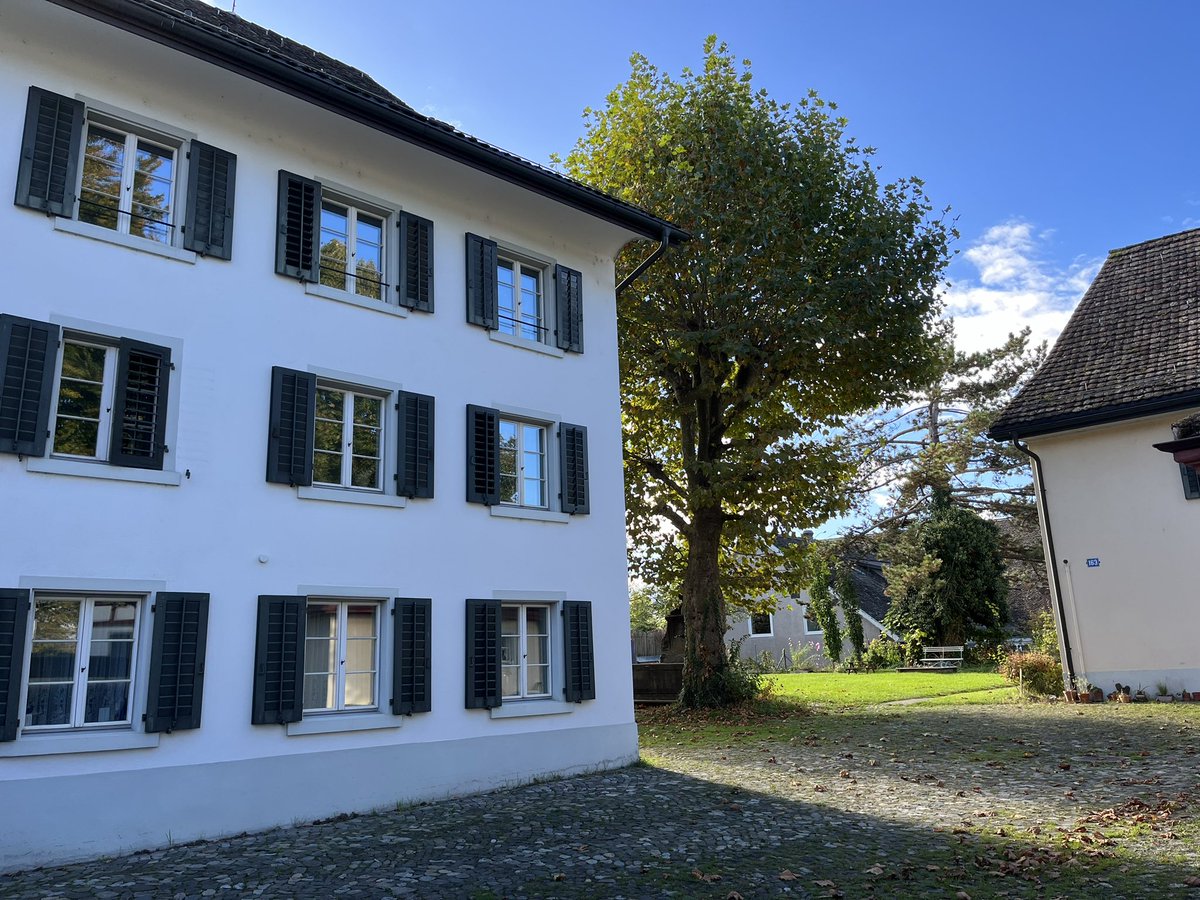 badecap's tweet photo. Haus zum Weingarten. Erbaut 1740. 
Höngg ist einfach schön. 🥰 https://t.co/DlnA3f4PLS