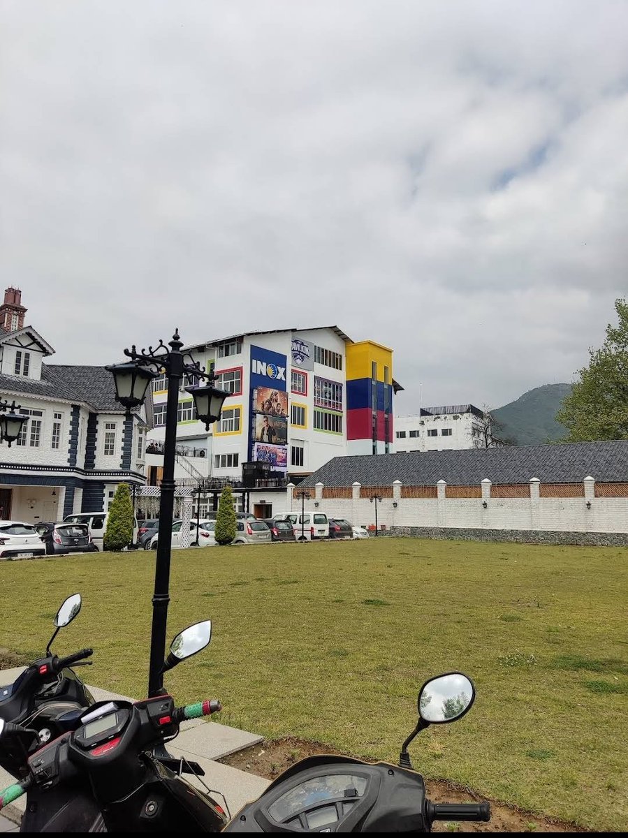 Bornsalmaniacc's tweet photo. The last time.. There was housefull show in inox srinagar kashmir was during #KBKJ release... Now again it is going to be the same with the release of #TIGER3 can't wait to hear the noise on salman bhais entry... #12thnov https://t.co/RqnmYmEcFv