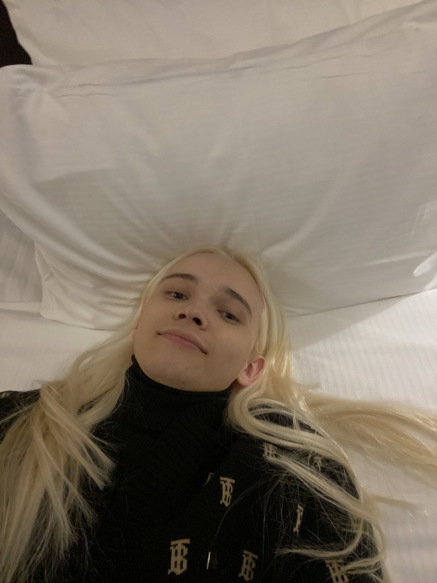 0h5imw's tweet photo. i know i should post more about things i do, but just wanted to share pic of me 🙃 https://t.co/zlU1GtWjVe