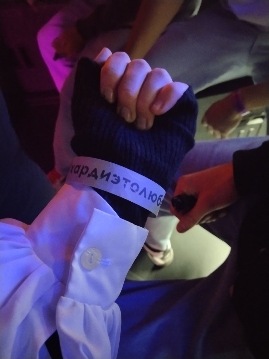 Я вчера ходила в клуб... Первый раз в жизни
И это было афигенно