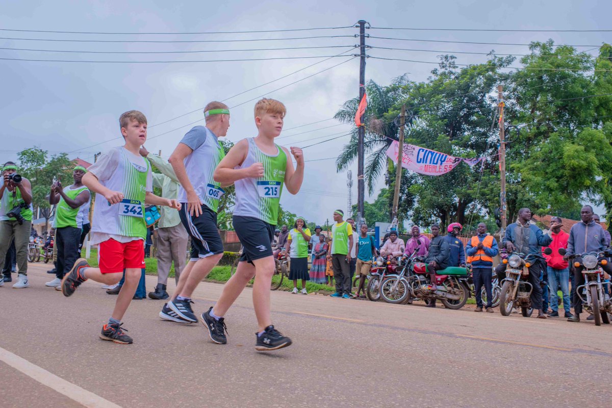 UmemeLtd's tweet photo. We are pleased to have participated at the #CURERun23 in Mbale District as the cornerstone sponsor .
We thank our fellow partners, the community and all well-wishers that turned up in hundreds to Run To Save a life. The run continues for a week virtually for the hospital to gather more contributions for saving one or more lives - operating brain surgeries.
Thank you for running for a noble cause.
#UmemeInTheCommunity
#PoweringUganda