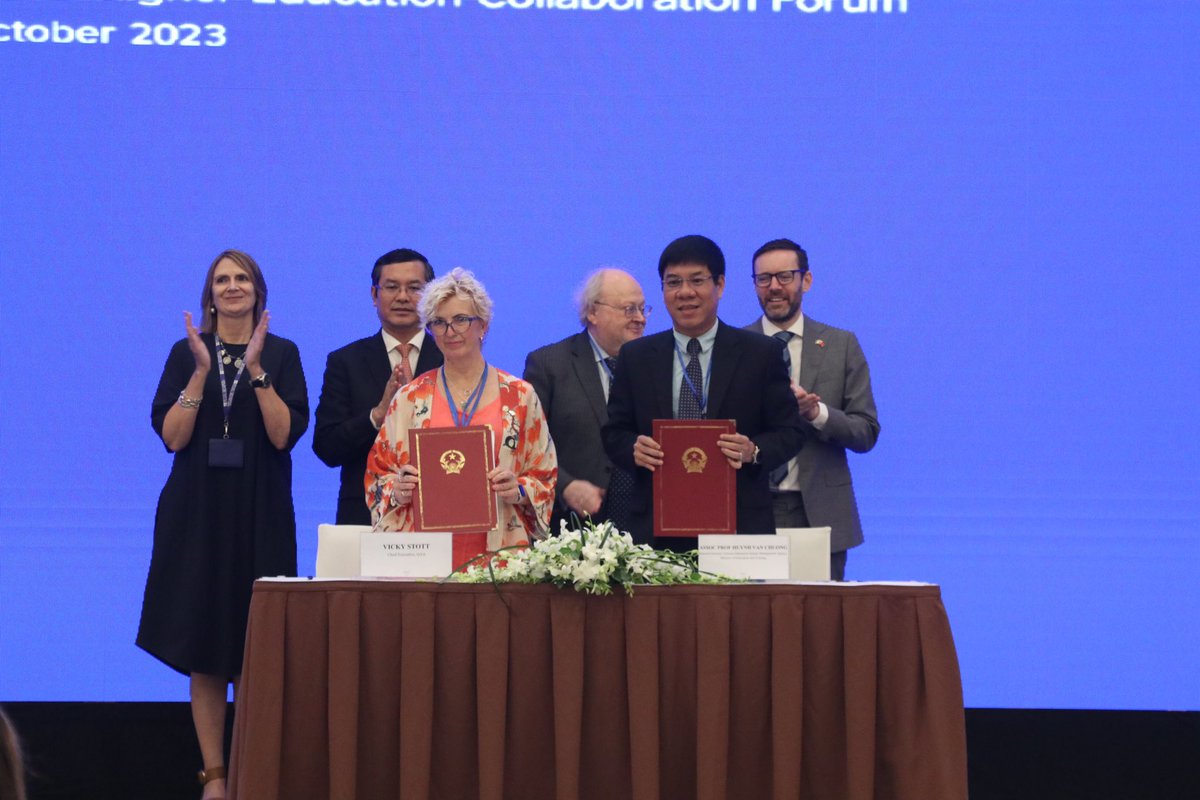 hva72's tweet photo. @vnBritish co-organised #ThinkTNE forum with Viet Nam Ministry of Education &amp; Training and British Embassy to bring 200 delegates from VN universities and 15 UK universities and HE sectorial bodies to discuss how to leverage UK - VN #TNE #partnerships. 
#GoingGlobalPartnerships https://t.co/H1Z7uLDWzh