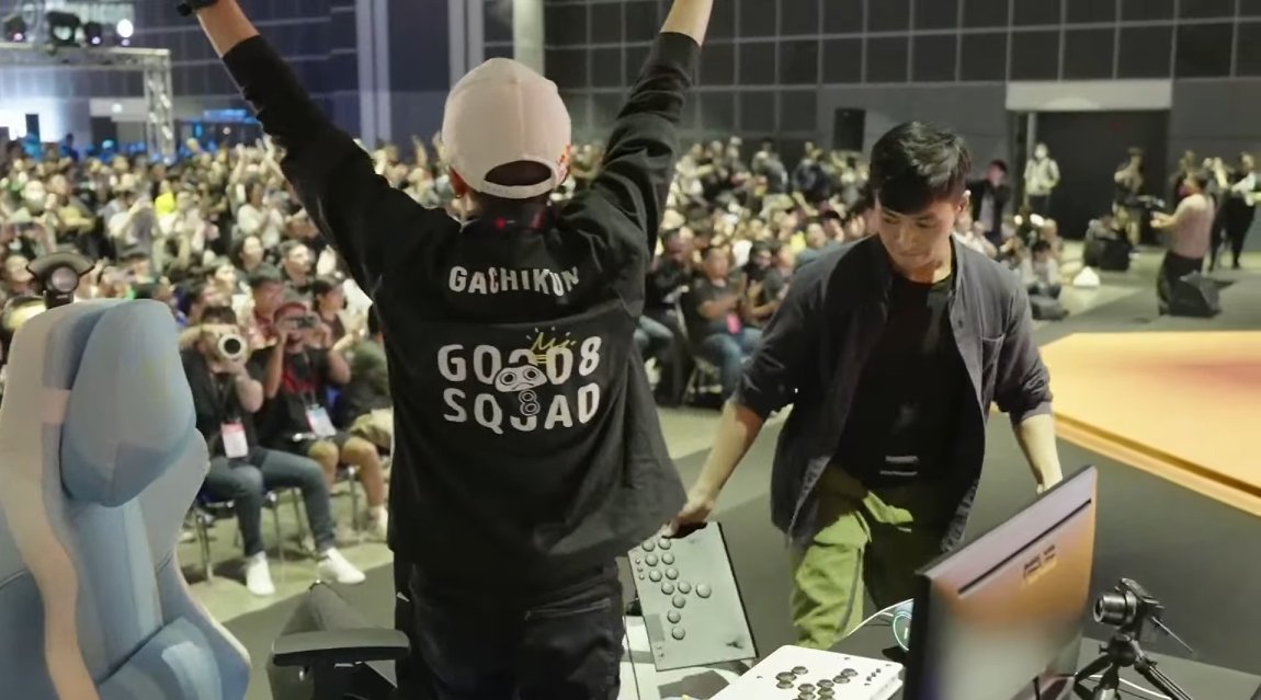 SASA_tk74's tweet photo. #CPT2023 シンガポール大会
優勝は日本のガチくん (@gachikun0423)🏆🏆🏆

激戦の3日間、369人の頂点に立ちカプコンカップXの権利を獲得！👏👏👏
決勝相手のChris Wongも道中やGFでリセットを決めたりととんでもない強さでした！

#スト6　#CPTシンガポール https://t.co/R5rUjNupw3