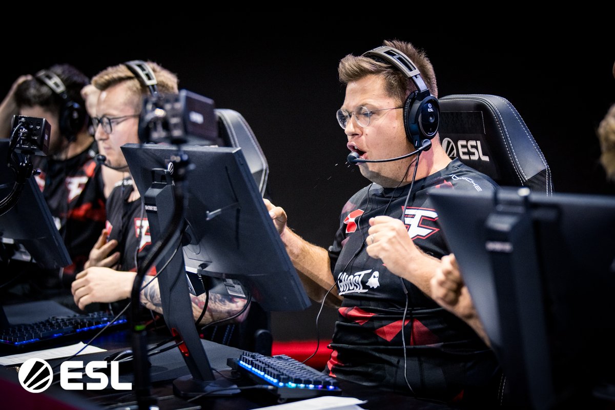 IEM's tweet photo. FROM THE LOWER BRACKET

@FaZeClan take the #IEM Sydney Grand Final 2-1 against @Complexity and make Counter-Strike HISTORY!

11-13 Overpass
13-10 Nuke
19-16 Ancient https://t.co/Q0qikwRhcb