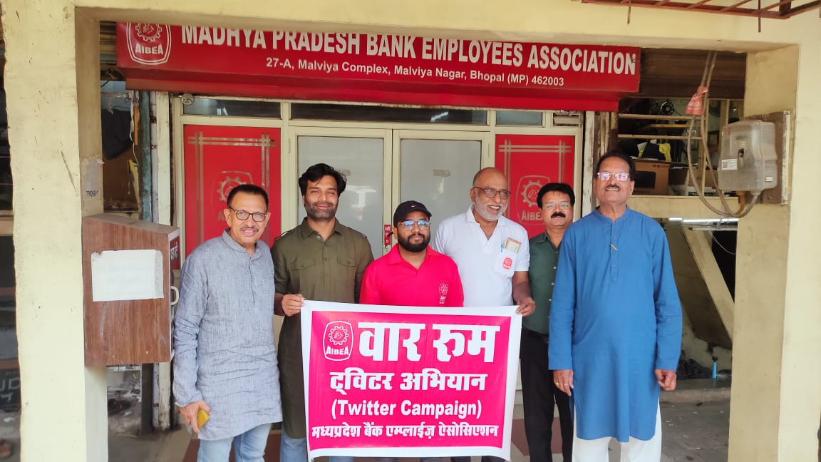 VKSHARM38870321's tweet photo. @ChVenkatachalam @PMOIndia @nsitharaman @ChairmanIba @DFS_India
कॉर्पोरेट्स के करोड़ों रूपयों के खराब ऋणों को बट्टे खाते में डालने की जगह इस राशि से युवा बेरोजगारों को रोजगार प्रदान कर बैंकों के दो लाख रिक्त पदों को शीघ्र भरो।
#BankRecruitment https://t.co/05DpJtl6eh