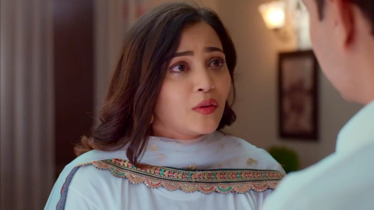 Scared/shocked woman, heartbroken wife, hopeful mother and a fighter determined to not give up - Amrita’s layers we wished to see more. This Amrita-Maan scene was all hearts &amp; #KaveriPriyam’s performance turned my heart into a puddle.🥹

 #DilDiyaanGallaan
HBD KAVERI PRIYAM