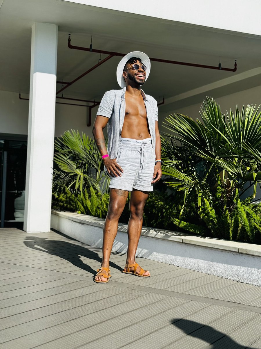 tah1dah's tweet image. This is Thirty Three #thirtyfree