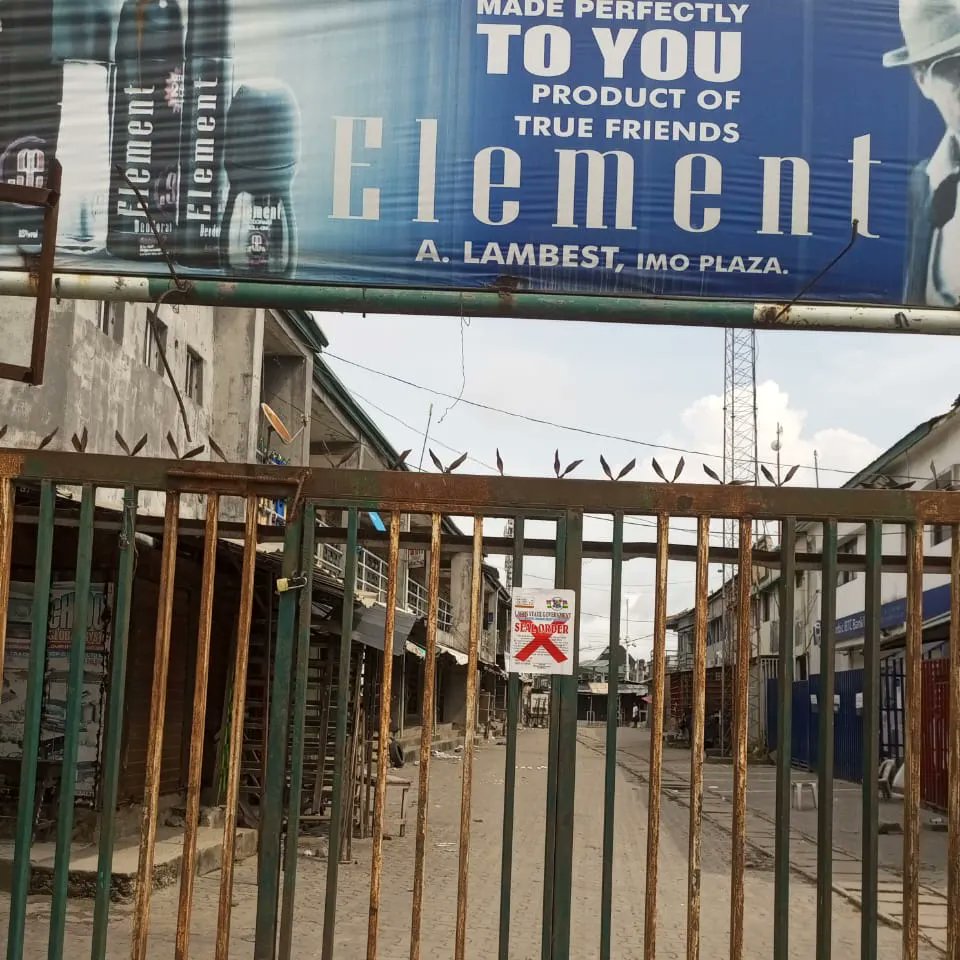 Lawma_gov's tweet image. ASPAMDA, BBA and other markets within the Lagos International Trade Fair Complex Ojo, sealed today Sunday, 22nd October, 2023 for poor waste disposal practices and other general environmental infractions. More details later

@tokunbo_wahab
@muyiwag
@followlasg
@Mr_JAGs

#lawma