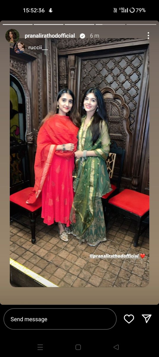 WhisperOnCanvas's tweet photo. An elder sister is another mother blessed by God💕🌻🧿
Pretty Rathod sister's on the way to vacation❤️✈️🧿
#sistercation #PranaliRathod https://t.co/Edrq1pbMT4