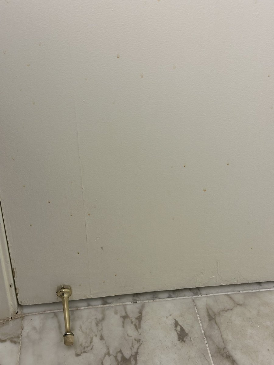 MRBGUY's tweet photo. @HiltonHonors I feel as if you should have disclaimers about the conditions of the rooms in your hotel. Our stay at the Palmer House in Chicago 2 weeks ago. https://t.co/iNKvNeJNIj