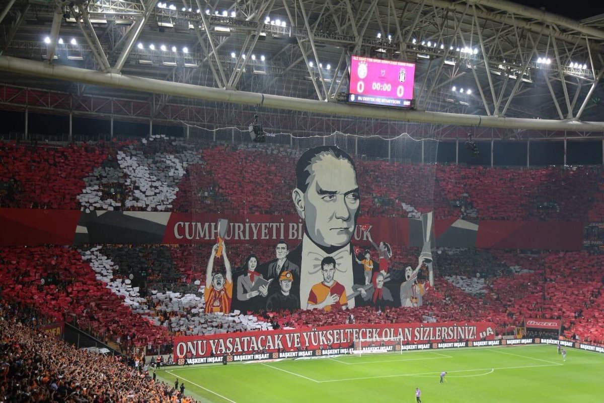 YUNUSGUNGOR's tweet photo. Sonra dedim ki; iyi ki Galatasaraylıyım👍💪💛❤️🇹🇷🐬
#Cumhuriyetin100üGalatasaray https://t.co/9BNsxY4FLZ