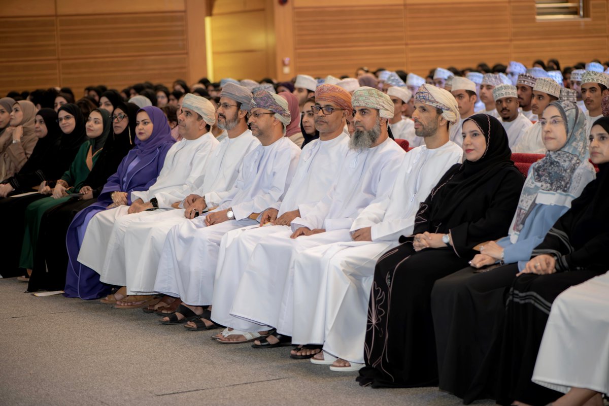 squ_cet's tweet photo. تحت رعاية الأستاذ الدكتور/ سالم بن حمود الحارثي نائب الرئيس للشؤون الأكاديمية وخدمة لمجتمع ، دشن مركز تقنيات التعليم بالجامعة المنصة الإلكترونية لتنمية مهارات الطلبة لتوائم متطلبات سوق العمل بحضور عمداء الكليات ومدراء المراكز وما يزيد عن ألفي طالب وطالبة. 
@SQUCOFFEE https://t.co/cYHeGEWE0l