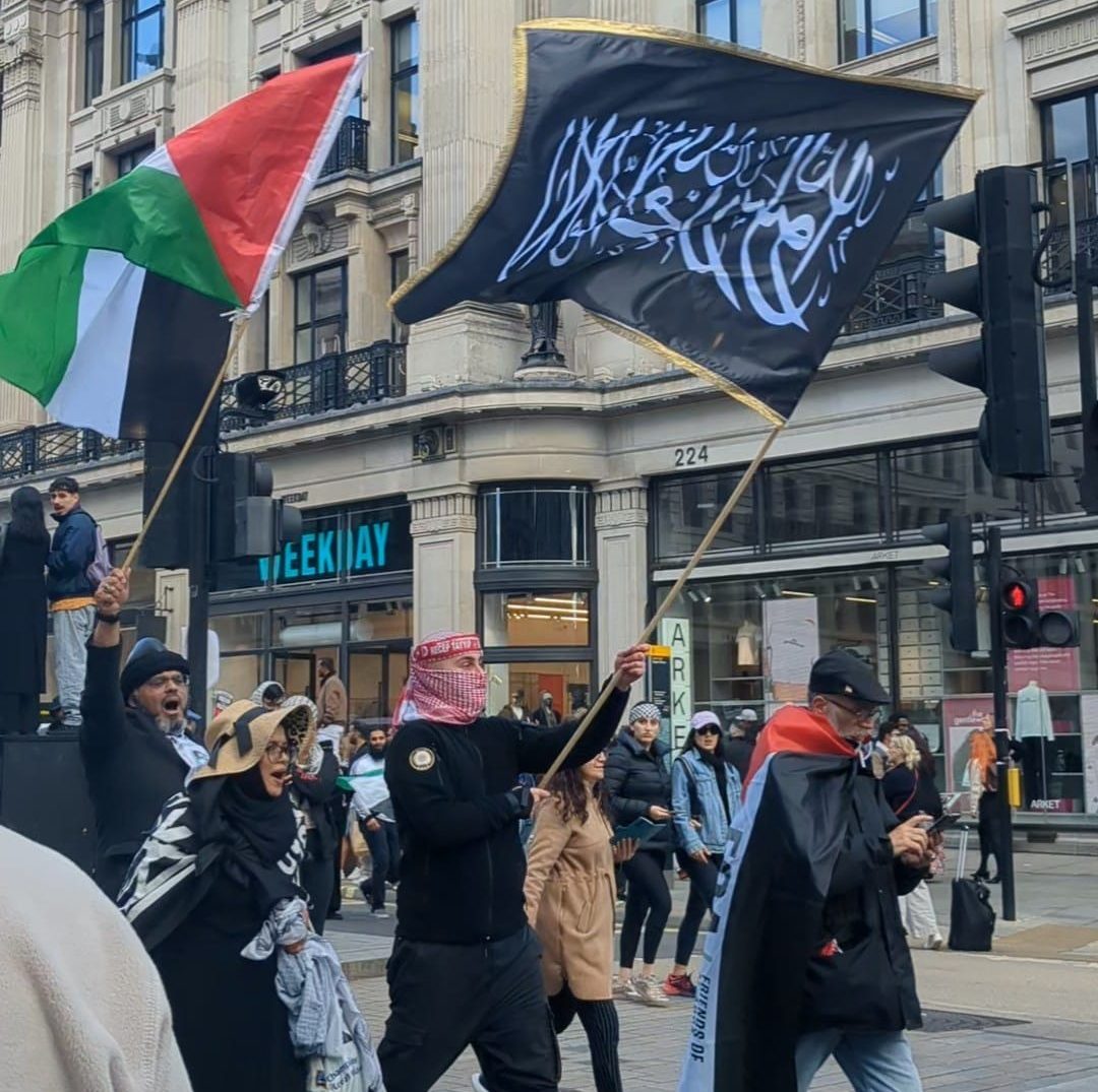 LeoKearse's tweet photo. Football hooligans must be furious - all this time they could've avoided arrest simply by waving Jihadi flags and calling for the extermination of Jews https://t.co/Gewn7O6iZS