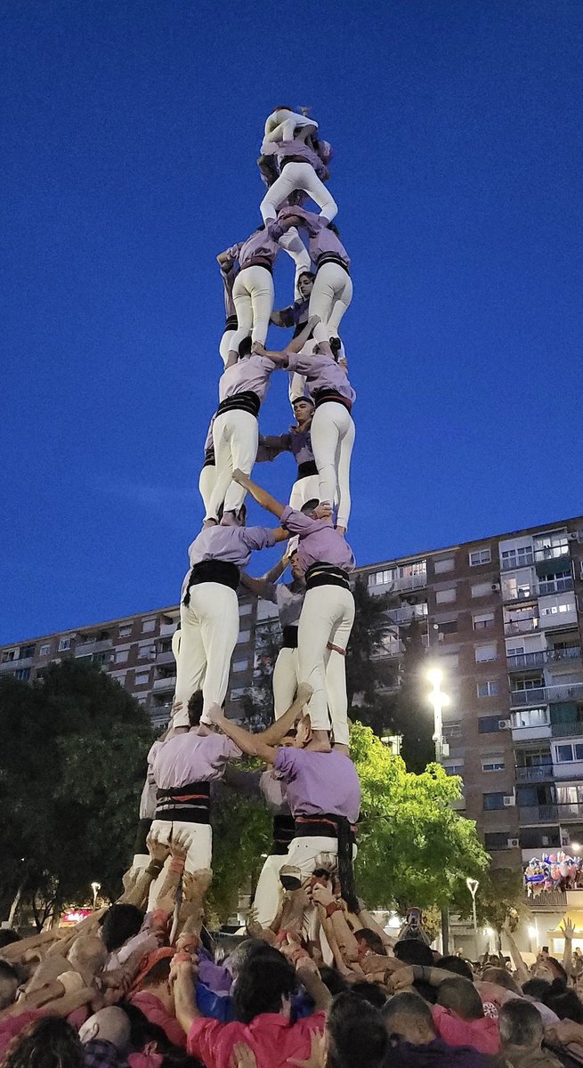 carlemany's tweet photo. Felicitats @CastCornella per la fita d’ahir #4d8 ! Un exemple de treball, perseverança, generositat, solidaritat i treball en equip, sou uns/nes #craks ! https://t.co/g8rW6FPVnT