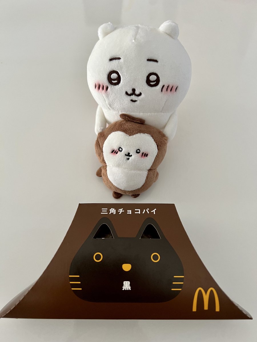 ary01_10's tweet photo. 三角チョコパイの季節〜 https://t.co/yQXB74sp83