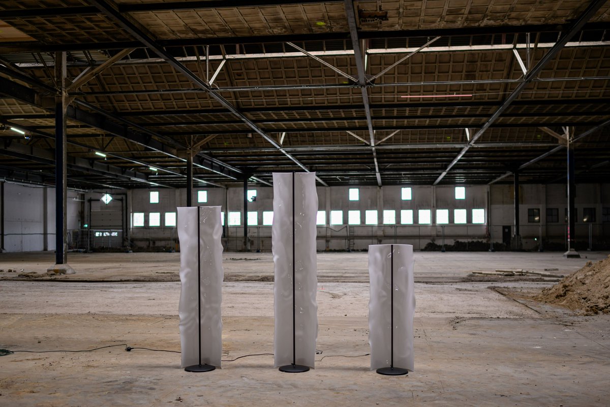 Sjang Niederwieser, bewoner in Cartesius, heeft deze week de primeur met de Liquid op de #DutchDesignWeek. Cartesius #Utrecht ademt creativiteit en innovatie! Lees hier lnkd.in/e4Bw_uMk over Sjang, hier lnkd.in/e_CscyJb over zijn tentoonstelling de Stone Collection