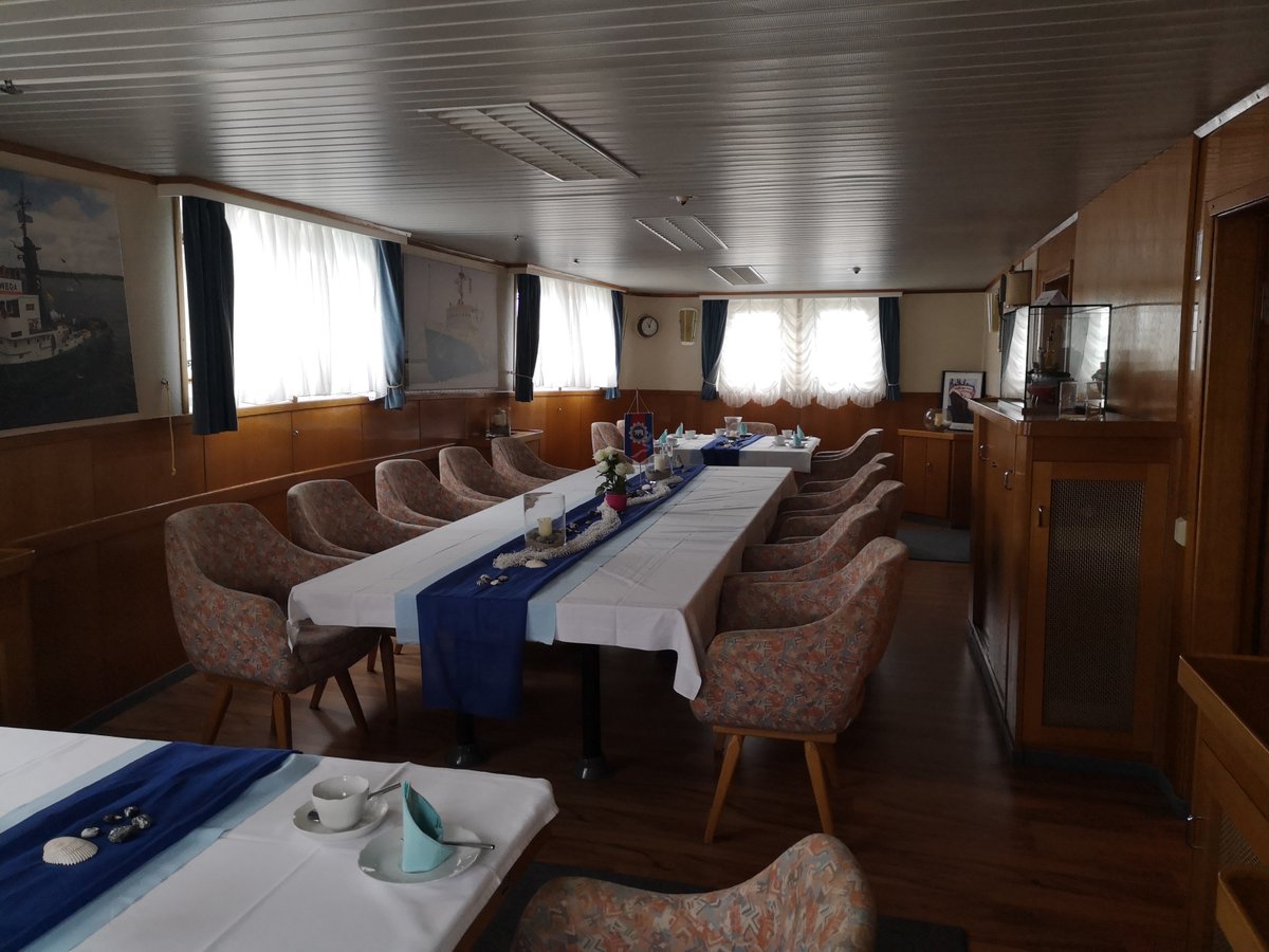 EisbrecherJ's tweet photo. Rundgang-Teil-19: Die Offiziersmesse, unsere "gute Stube".
#Offizier #Messe #Stube #Schiff #Rostock #Ostsee #Urlaub https://t.co/JOPc6cZrxl