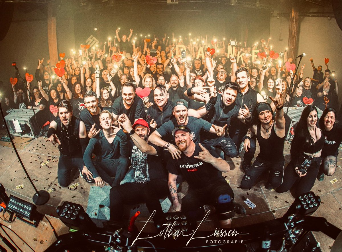 Maschinenfunk's tweet photo. kabelmetal🖤Wahnsinn mit Euch !! DANKE für diesen emotionalen #flächenbrand Abschluss 🔥Danke, beste Crew: Amy, Björn, Markus, Nicolo, Wayne🤘 Danke #VersusGoliath 🖤Danke #LotharLüssem - wir sehen uns im März 2024 zur #flächenbrand Tour #2 🔥🖤🤘Eure geflashte #Heldmaschine ❤️ https://t.co/cB46np2esw