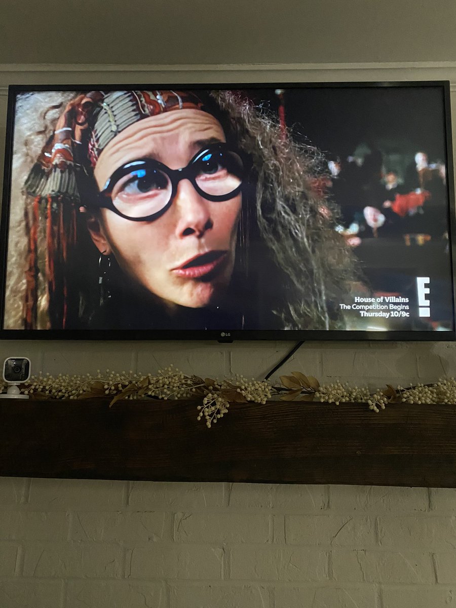 KatrinaSearcy's tweet photo. Didn’t know baking meant I would accidentally be in Professor Trelawney’s divination class. What do you think it’s trying to tell me? @Hogwartssite @harrypotter  #HarryPotter #hogwarts https://t.co/w4Pk632x9g