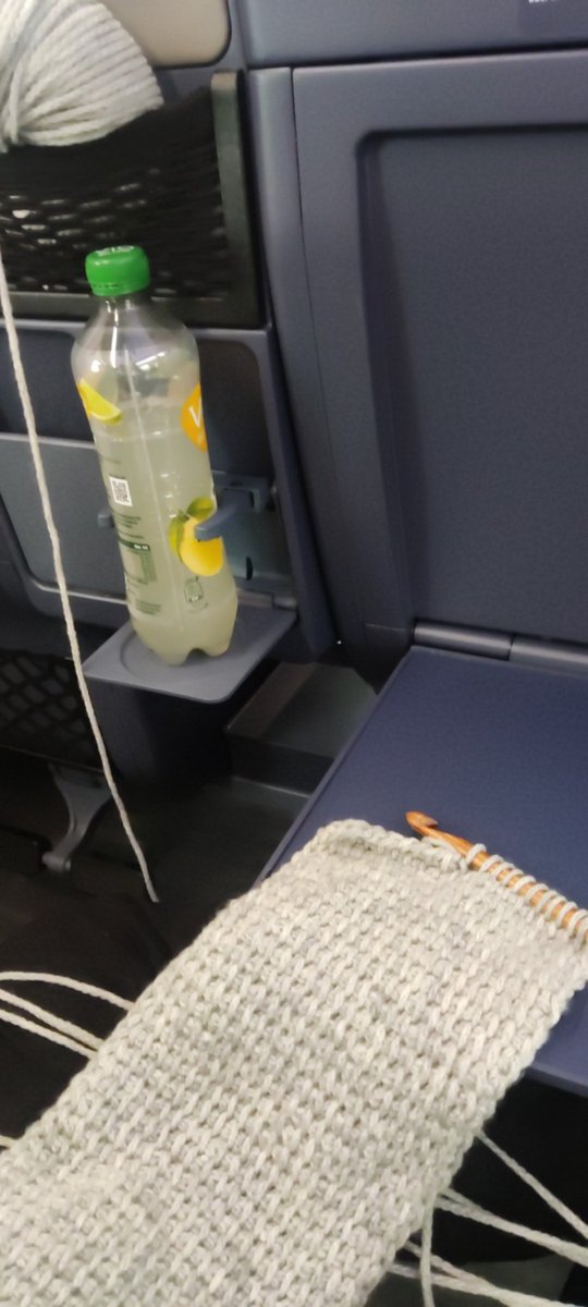 DerKesch's tweet photo. Und was macht ihr so? Ich sitz im Zug und häkel xD https://t.co/DHrj3Eqxo9