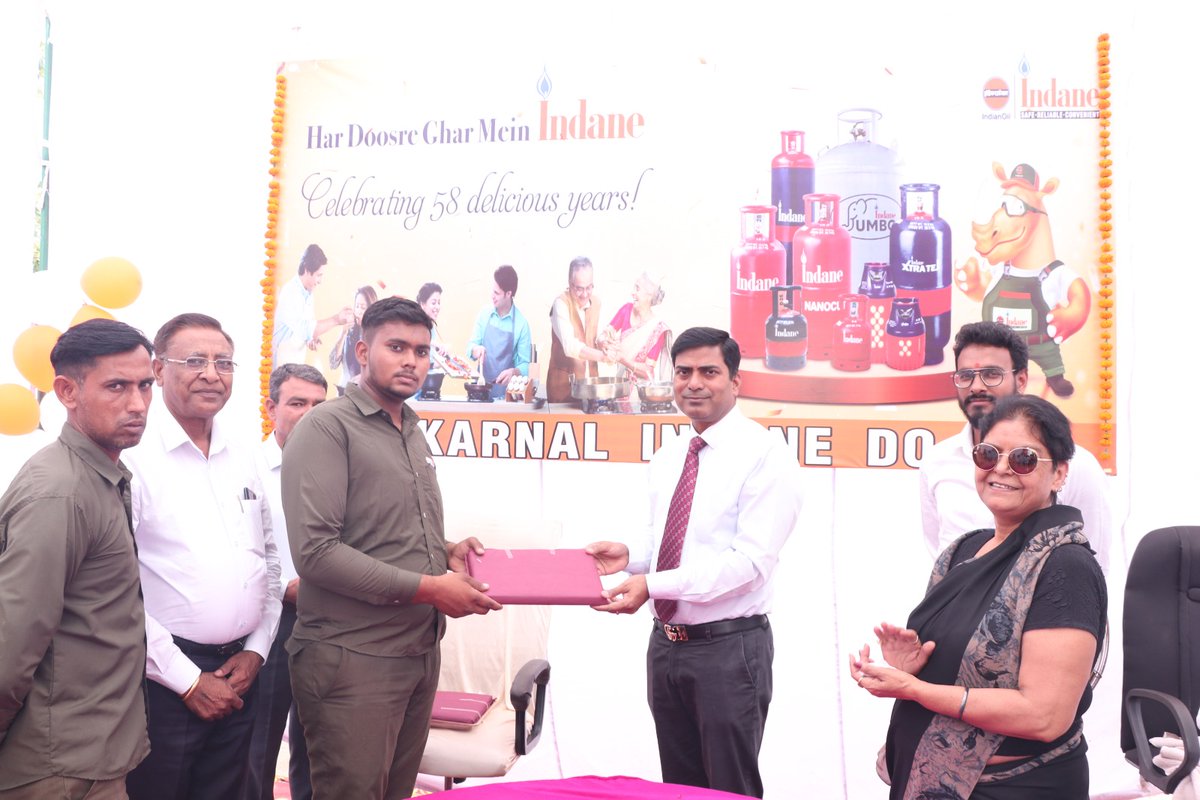 Karnal_AO_IOCL's tweet photo. 58th #Indane_day celebrated in karnal. Delivery partner felicitation done by DLH KIDO. #har_dusre_ghar_mein_indane@DirMktg_iocl @ManojGu10100891 https://t.co/pJywIBNKx8