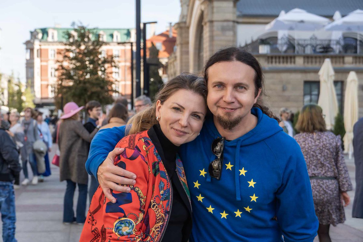 LukaszKohut's tweet photo. #Katowice i #MarszRadości - dobrze było wspólnie świętować zwycięstwo! Od poniedziałku spływają gratulacje - i wszyscy powtarzają jedno: szacunek dla społeczeństwa obywatelskiego w Polsce❗️Daliście radę! 
Wielkie brawa dla #KOD❗️
Miejsce Polski jest w Europie🇪🇺 wracamy do gry✌️ https://t.co/HslYOoVVpR