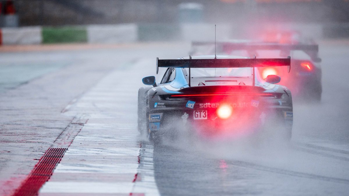 _SDTeam's tweet photo. 🏆PODIUM!🏆

What a performance from Nick Jones &amp; Scott Malvern in Portimão, who charged from P12 to P3 in the @LeMansCup finale!

Third silverware of the season in the bag 👍

📸 @xynamic https://t.co/GtvVrLGDk8
