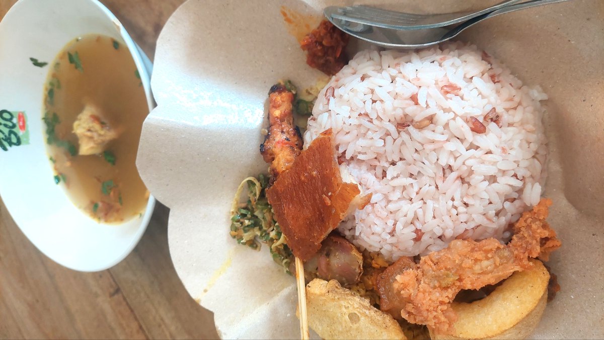 deybisanti's tweet photo. @FOOD_FESS Udah ga keitung deh brp foto bigul rendi alias tiap makan w foto😂😂😂 https://t.co/3d4E60ZGCa