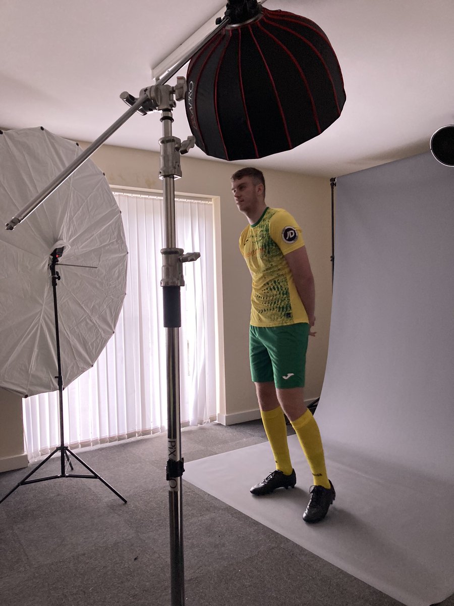 CaernarfonTown's tweet photo. Anyone want some very short videos from yesterday's photoshoot with @AceyMedia https://t.co/GdOnB6Tuiy