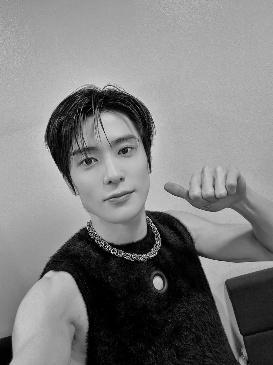 Jlehyun's tweet photo. Fervent chanting and the subtle rustle of anticipation, #FactCheck5thwin stood as resounding forerunner in our journey. Encompassing view of our progress, there's one thing I'd like to express, my heartfelt thanks in a multitude towards all Czennies' support. https://t.co/HBSDTHBBDm