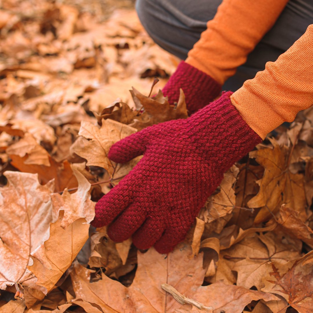 Why not start your afternoon with a #mindful #autumn walk? Notice the colours, smells, shapes and textures of the leaves at this time of year? 🍂 Hearing the leaves scrunching under your feet as you mindfully walk is an excellent way to stay in the moment & reduce #anxiety.