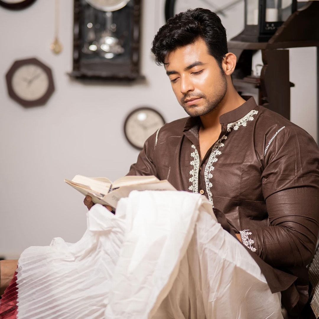 RanojoyBishnu's tweet photo. 📷 @sahil_paswan_2646_ 
Mua @dassourav3 
🔗 @socialyard_digital
📍 @trishanartandstudio

#ranojoy #rano #loveandpeace❤️✌️ #durgapuja2023 #panchami https://t.co/bcGct9JWu0