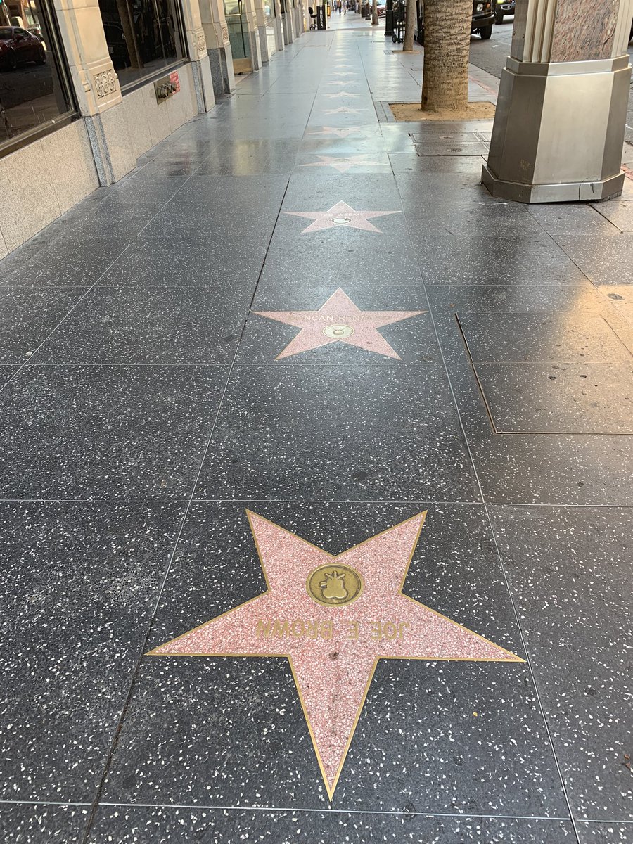 worldtrip88's tweet photo. アメリカ🇺🇸  inダウンタウン

ハリウッドスターが勢揃い
ダウンタウンも賑やかだね〜🤩
#ダウンタウン #ハリウッド #スター https://t.co/jRcUW1cJMO